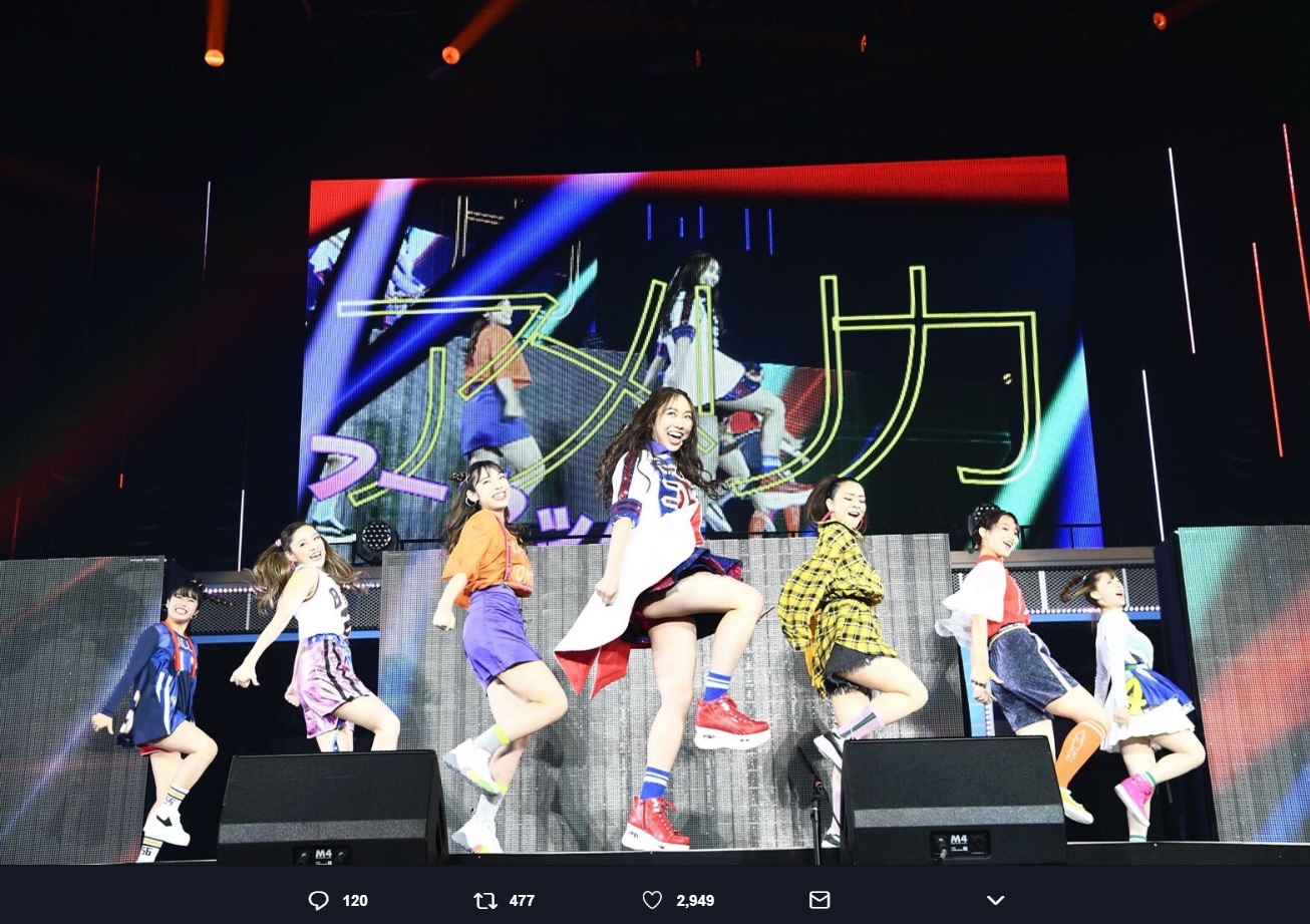 『B.U.S.A.』を踊る須田亜香里たち（画像は『須田亜香里（SKE48）　2018年8月3日付Twitter「ソロコーナーはトリだったので会場の皆に絶対楽しんでほしくて…」』のスクリーンショット）
