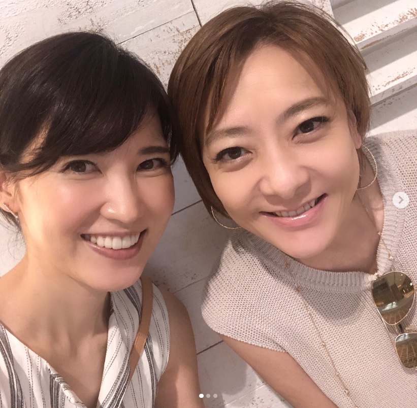 友利新と西川史子（画像は『西川史子　2018年8月26日付Instagram「六本木ミッドタウン行ったら、偶然 友利さんとばったり！」』のスクリーンショット）