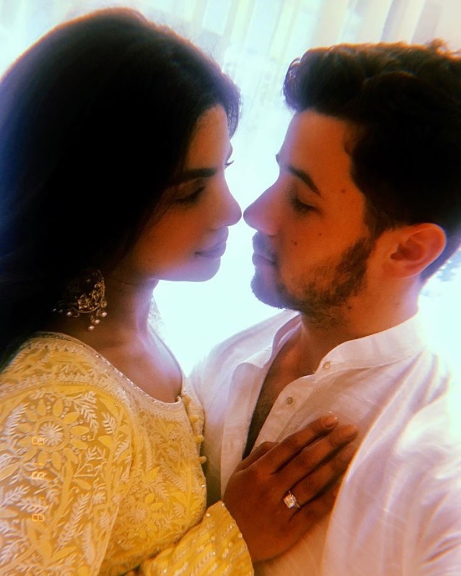 正式に婚約を発表したプリヤンカーとニック（画像は『Nick Jonas　2018年2月18日付Instagram「Future Mrs. Jonas. My heart. My love.」』のスクリーンショット）