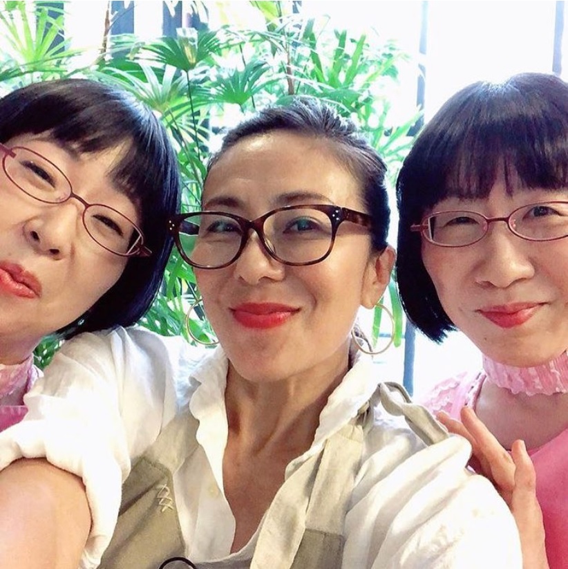 阿佐ヶ谷姉妹と“シンプルレシピ教室”コーナーに出演したRIKACO（画像は『RIKACO　2018年8月13日付Instagram「今日OA！ヒルナンデスお料理コーナー！」』のスクリーンショット）