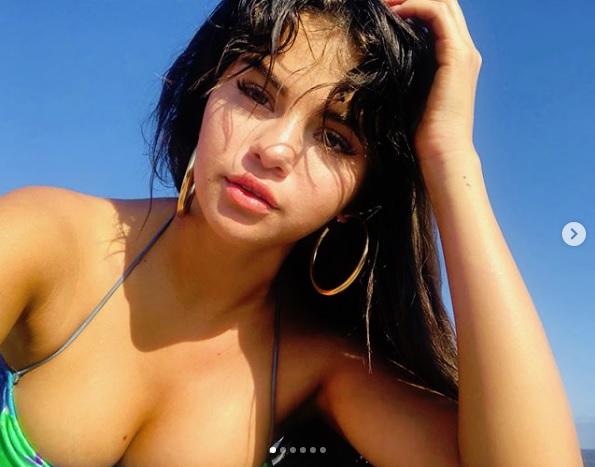 セレーナのビキニ姿に称賛集まる（画像は『Selena Gomez　2018年8月16日付Instagram』のスクリーンショット）