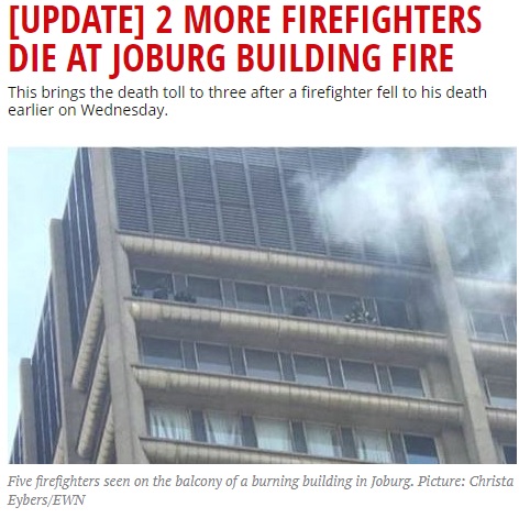 消火活動中、消防士3名が犠牲に（画像は『EWN　2018年9月5日付「［UPDATE］ 2 MORE FIREFIGHTERS DIE AT JOBURG BUILDING FIRE」（Picture: Christa Eybers/EWN）』のスクリーンショット）