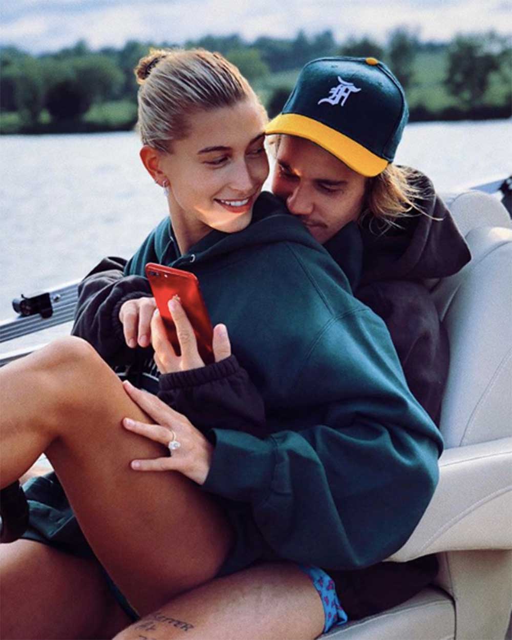 パーフェクトな相性のヘイリーとジャスティン（画像は『Hailey Rhode Bieber　2018年8月19日付Instagram「absolute best friend.」』のスクリーンショット）