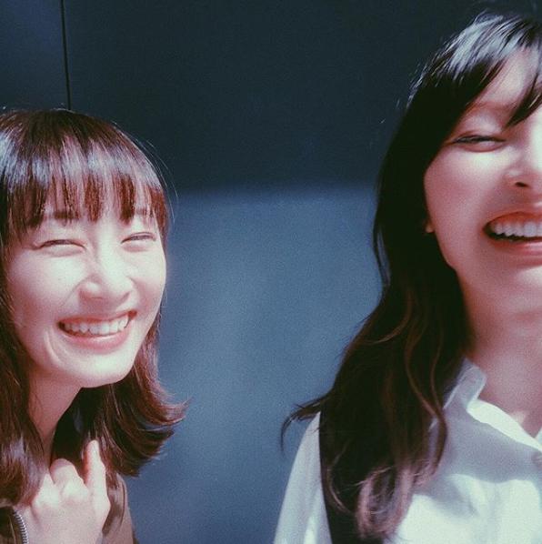 楽しそうな松井玲奈と家入レオ（画像は『家入レオ　2018年9月13日付Instagram』のスクリーンショット）
