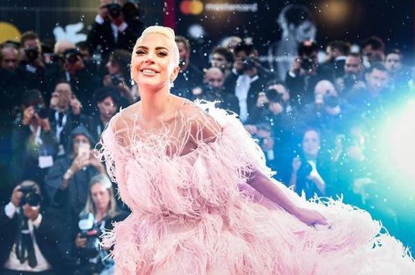 ベネチア映画祭でレッドカーペットに姿を見せたレディー・ガガ（画像は『Lady Gaga　2018年9月2日付Instagram「＃AStarIsBorn」』のスクリーンショット）