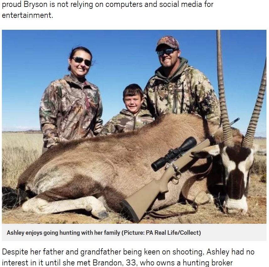 8歳息子を連れて狩猟をする家族（画像は『Metro　2018年9月11日付「Mum lets son, 8, shoot wild animals because it’s great for ‘family bonding’ 」（Picture: PA Real Life/Collect）』のスクリーンショット）