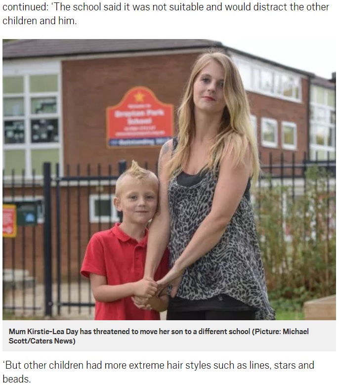 4cmほどのモヒカンヘアが原因で登校を禁じられた6歳児とその母親（画像は『Metro　2018年9月13日付「Boy, 6, banned from school because his mohawk could ‘poke someone in the eye’」（Picture: Michael Scott/Caters News）』のスクリーンショット）
