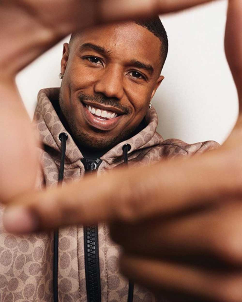 COACHの広告塔になったマイケル（画像は『Michael B. Jordan　2018年9月20日付Instagram「With any creative endeavor, it’s all about finding the right fit.My next role, the face of ＠Coach men’s.」』のスクリーンショット）