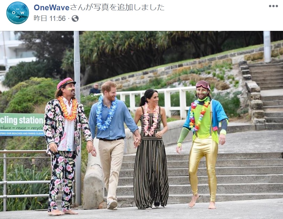ビーチにふさわしいと好評のマキシ丈ドレスを着たメーガン妃（画像は『OneWave　2018年10月19日付Facebook』のスクリーンショット）