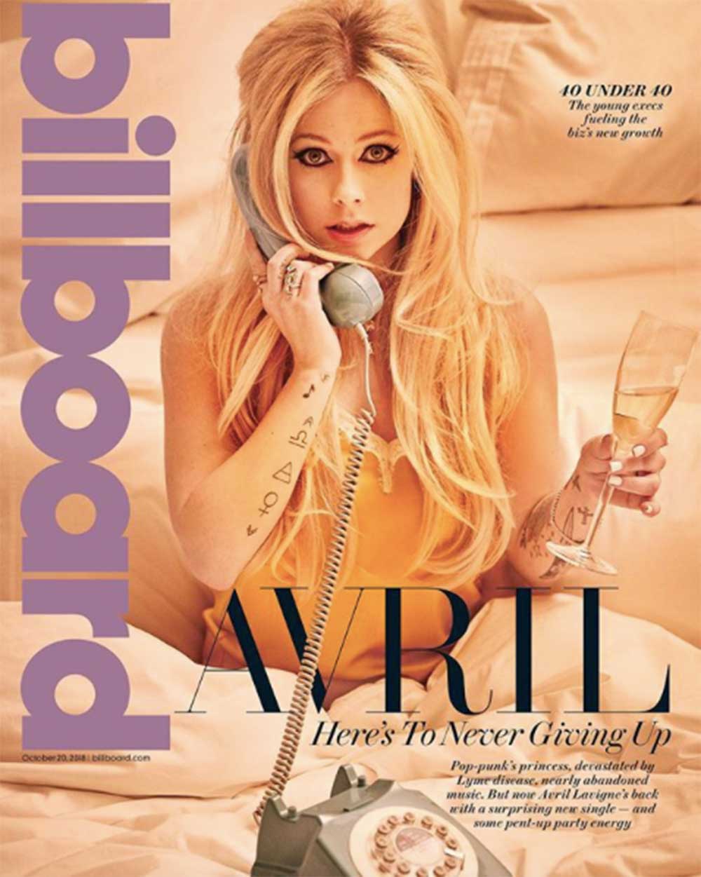 『Billboard』の表紙を飾ったアヴリル・ラヴィーン（画像は『Avril Lavigne　2018年10月19日付Instagram「“Here’s to never giving up” - ＠Billboard Magazine」』のスクリーンショット）