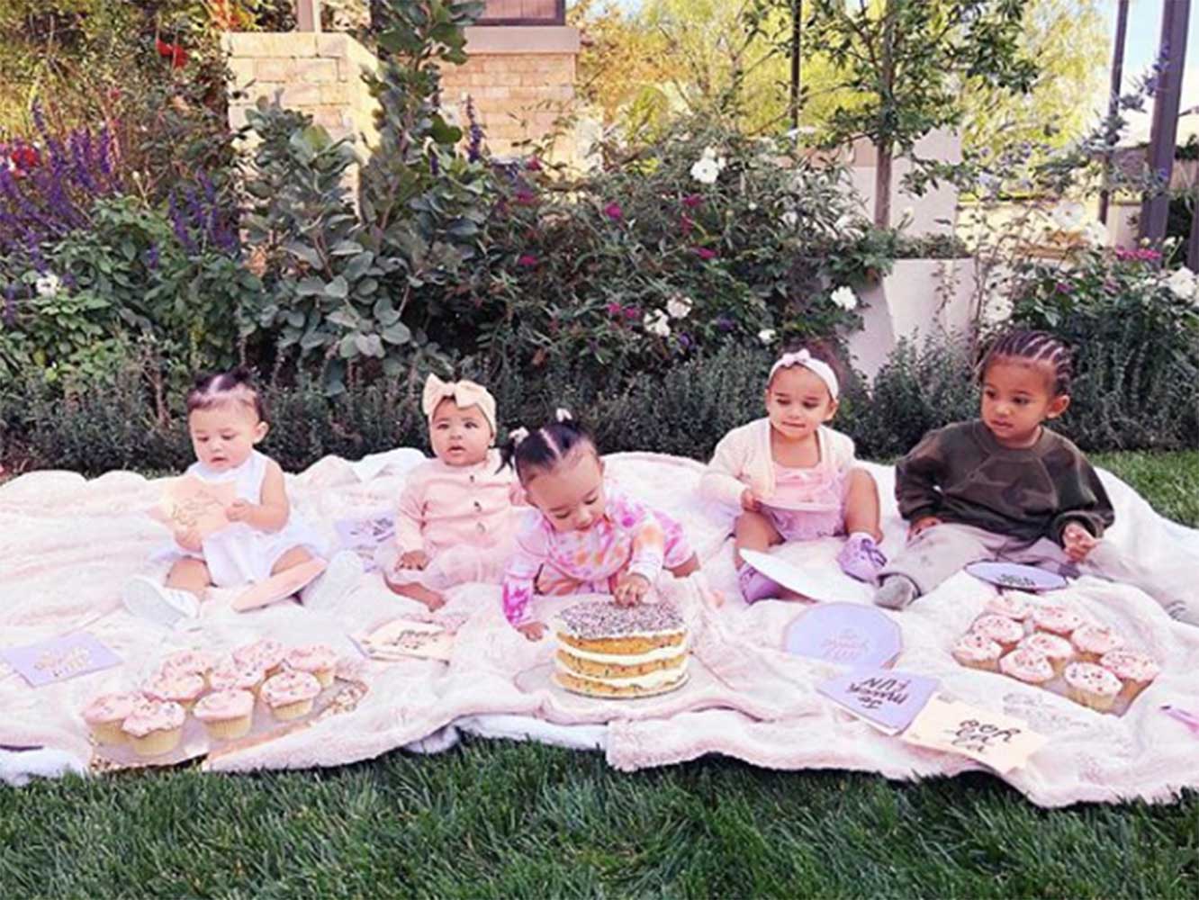 カーダシアン＆ジェンナー家の可愛すぎるイトコたち（画像は『Khloé　2018年10月12日付Instagram「Cousin Cupcake Party!!! Keeping Up With The Kousins」』のスクリーンショット）