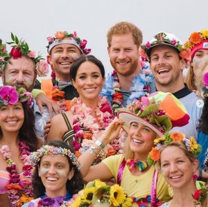 【イタすぎるセレブ達】ヘンリー王子＆メーガン妃、シドニーのビーチで行われた心の健康についてのセッションに参加