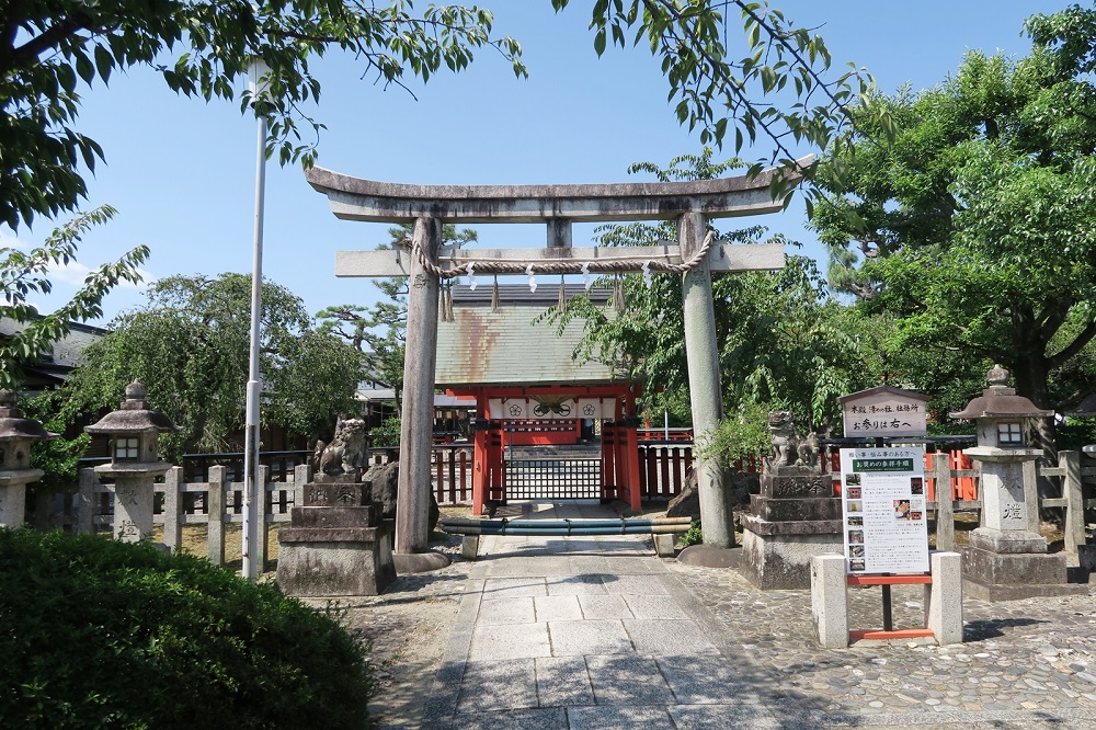 芸能や良縁のご利益があるという京都・嵐山の車折神社