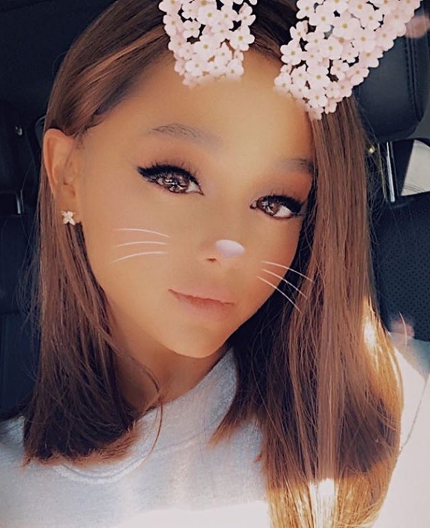 少し前に髪をバッサリ切ったアリアナ（画像は『Ariana Grande　2018年11月15日付Instagram』のスクリーンショット）