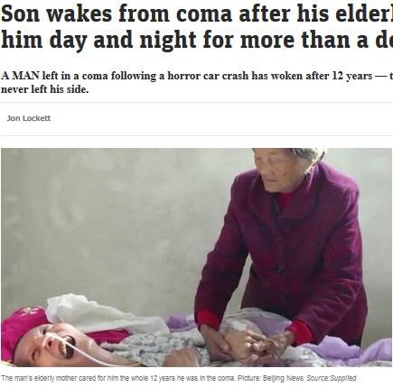 息子の回復を信じ12年間介護し続けてきた母親（画像は『news.com.au　2018年11月7日付「Son wakes from coma after his elderly mum nursed him day and night for more than a decade」（Picture: Beijing News）』のスクリーンショット）