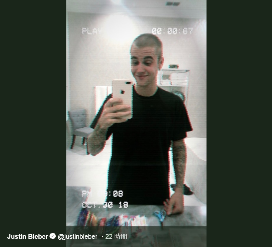 髪をばっさりカットしたジャスティン（画像は『Justin Bieber　2018年10月30日付Twitter』のスクリーンショット）