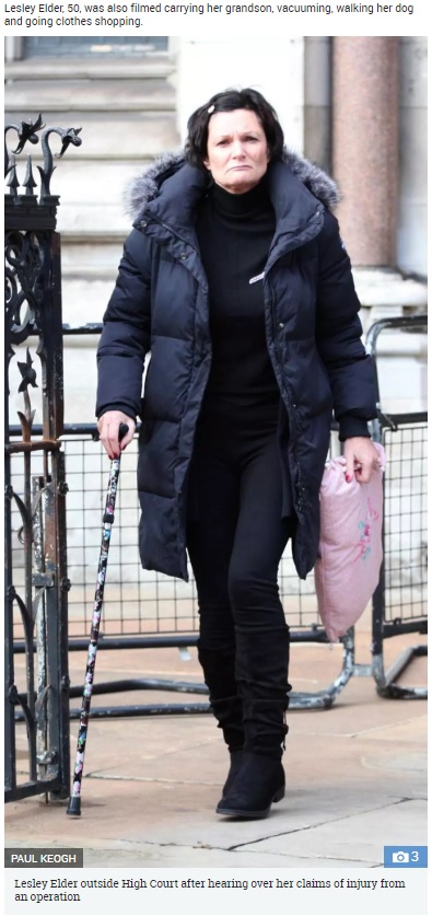 障害を負わされたとして賠償金を請求するも、旅先で元気な姿を捉えられた女性（画像は『The Sun　2018年11月26日付「OP ‘VICTIM’ AT HEN DO Mum in ￡2.5m claim against NHS for leaving her ‘profoundly disabled’ faces jail after being caught partying in Ibiza」（Credit: PAUL KEOGH）』のスクリーンショット）