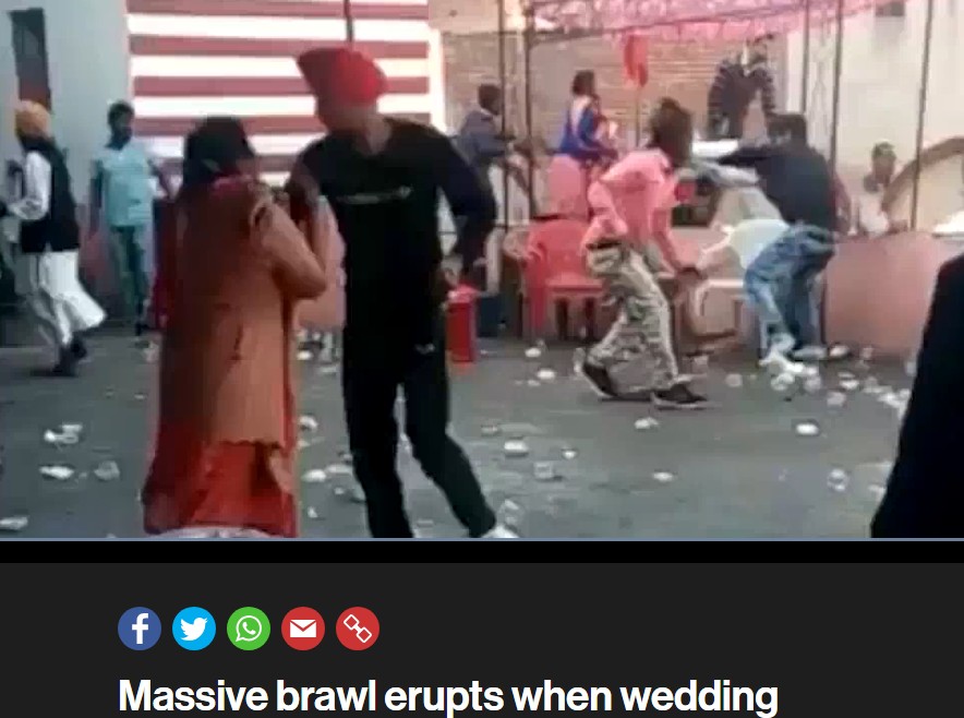 料理が足りなくなったため暴動が起きてしまった結婚式（画像は『New York Post　2018年12月18日付「Massive brawl erupts when wedding runs out of food in India」』のスクリーンショット）