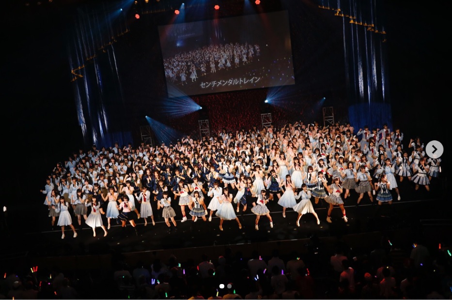 48グループ『AKB48紅白』では全曲完全生歌披露に（画像は『AKB48　2018年8月14日付Instagram「＃AKB48 53rdシングル 第10回世界選抜総選挙延長戦」』のスクリーンショット）