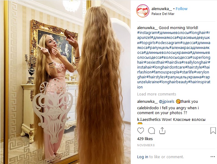 長く美しい髪の持ち主アレーナさん（画像は『Alena Kravchenko　2018年11月8日付Instagram「Good morning World!」』のスクリーンショット）