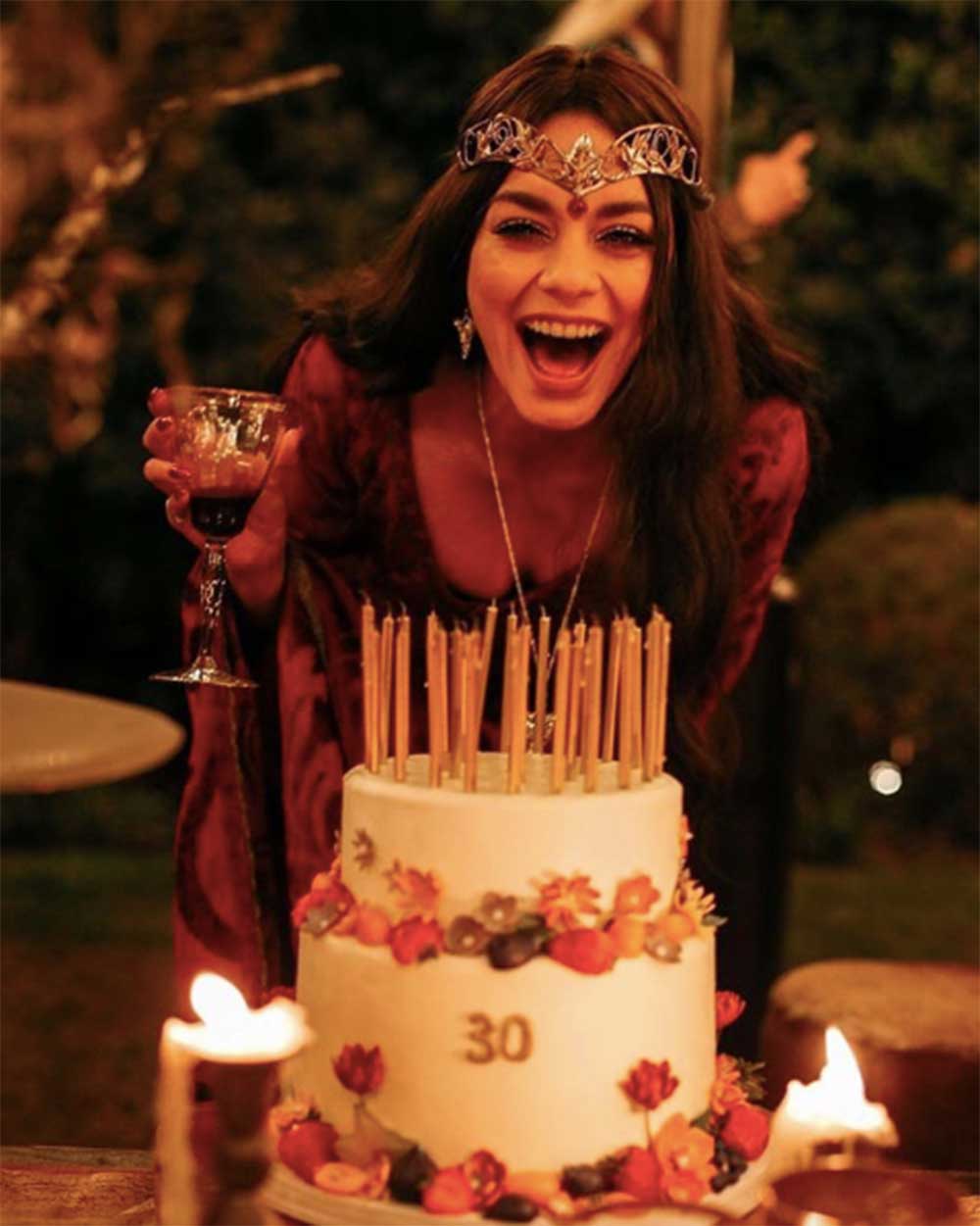 30歳になったヴァネッサ・ハジェンズ（画像は『Vanessa Hudgens　2018年12月17日付Instagram「Had the most magical birthday party.」』のスクリーンショット）