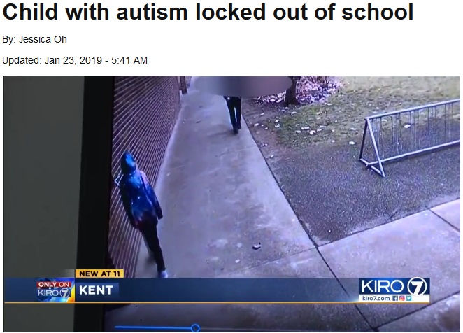 校長に学校内に入ることを禁じられ、締め出された自閉症の少年（画像は『KIRO-TV　2019年1月23日付「Child with autism locked out of school」』のスクリーンショット）
