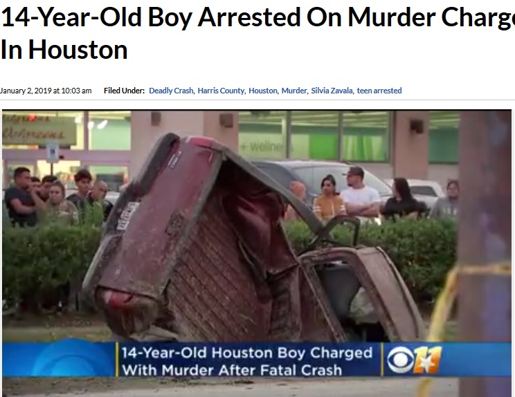 14歳少年が運転する車に衝突され大破した女性の車（画像は『CBS Dallas　2019年1月2日付「14-Year-Old Boy Arrested On Murder Charge After Fatal Crash In Houston」』のスクリーンショット）