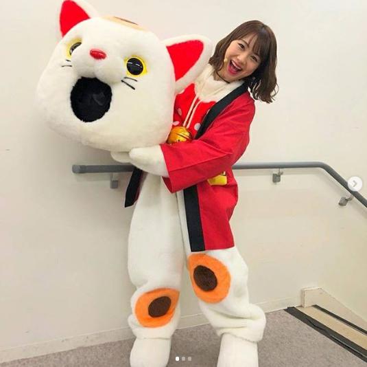 着ぐるみ姿の石田亜佑美（画像は『モーニング娘。’19　2019年1月7日付Instagram「今日、1月7日で22歳になりました！」』のスクリーンショット）