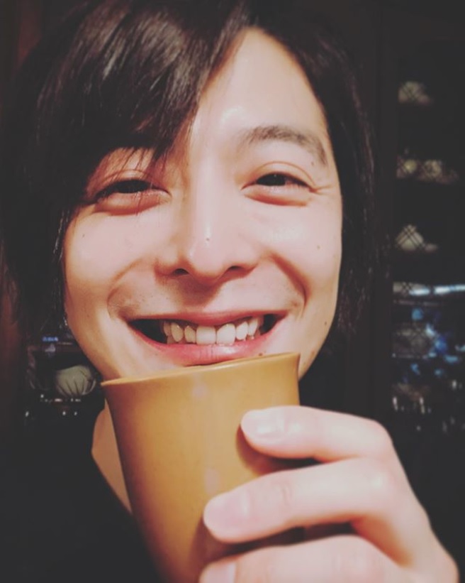 小池徹平「今年もよろしくお願いしますねー」（画像は『Teppei Koike　2019年1月5日付Instagram「33歳になりましたー。」』のスクリーンショット）