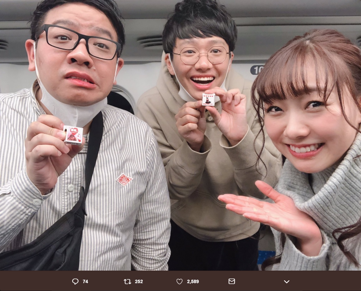 新幹線でミキ兄弟に遭遇した須田亜香里（画像は『須田亜香里（SKE48）　2019年2月13日付Twitter「新幹線で芸人のミキさんにバッタリ。」』のスクリーンショット）