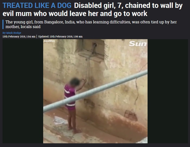 鎖に繋がれたまま放置された女児（画像は『The Sun　2019年2月13日付「TREATED LIKE A DOG Disabled girl, 7, chained to wall by evil mum who would leave her and go to work」（Credit: ASIAWIRE）』のスクリーンショット）