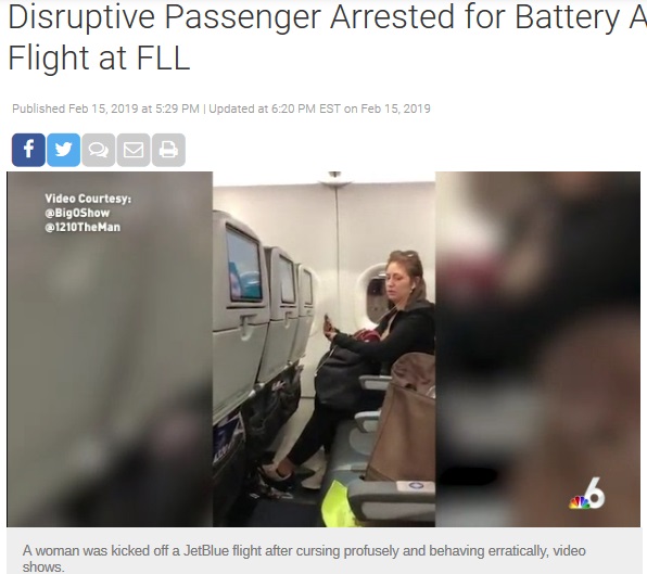機内で迷惑行為におよんだ女（画像は『NBC 6　2019年2月15日付「Disruptive Passenger Arrested for Battery After Being Kicked Off Flight at FLL」（BigOShow ＠1210TheMan）』のスクリーンショット）