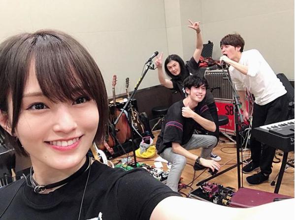 リハーサルスタジオの山本彩と「チームSY」（画像は『山本彩　2019年2月21日付Instagram「リハ最終日でした！」』のスクリーンショット）