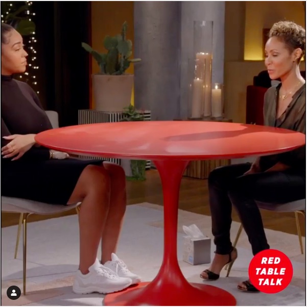 『The Red Table』に出演したジョーディン・ウッズ（左）（画像は『Jada Pinkett Smith　2019年3月1日付Instagram』のスクリーンショット）