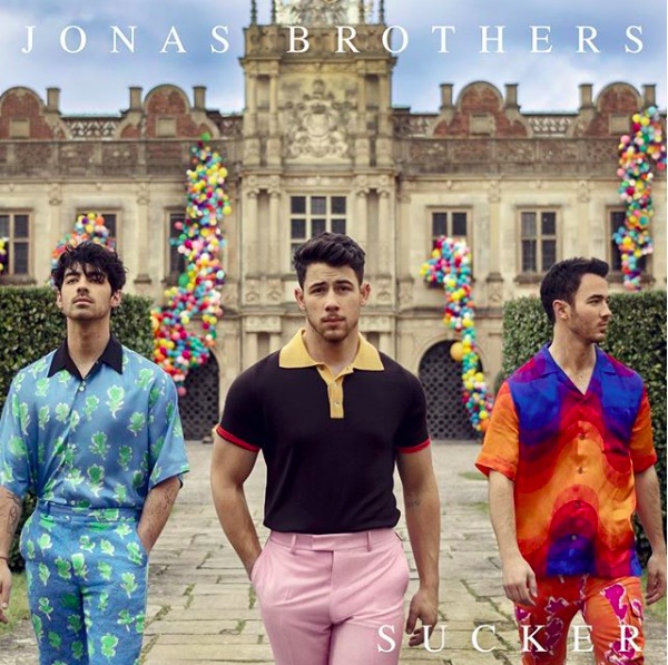 ジョナス・ブラザーズ、6年ぶりの新曲が好発進中（画像は『Jonas Brothers　2019年2月28日付Instagram「Midnight ET ＃Sucker」』のスクリーンショット）