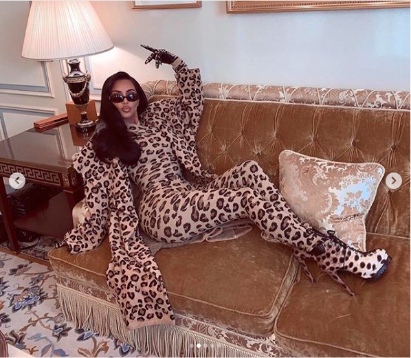 ビンテージファッションでドヤ顔のキム（画像は『Kim Kardashian West　2019年3月6日付Instagram「You don’t understand...this is an Alaia」』のスクリーンショット）