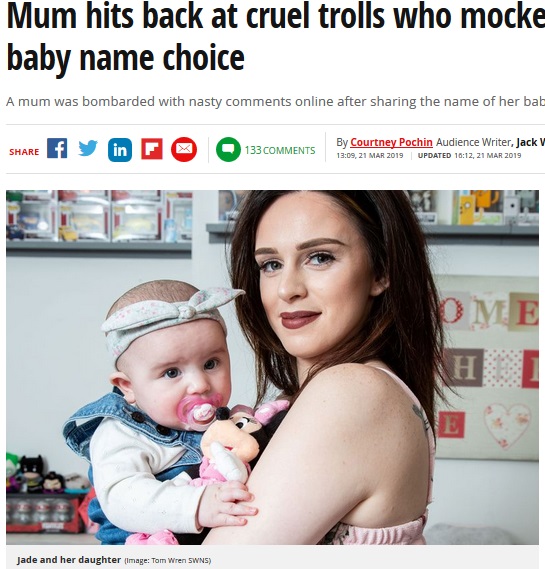 ディズニーちゃんと母親（画像は『Mirror　2019年3月21日付「Mum hits back at cruel trolls who mocked her for unusual baby name choice」（Image: Tom Wren SWNS）』のスクリーンショット）