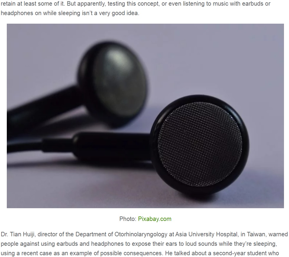 イヤホンをしたまま眠ってしまうと…（画像は『Oddity Central　2019年3月7日付「Man Falls Asleep Listening to Music with Earbuds On, Wakes Up Deaf in One Ear」（Photo: Pixabay.com）』のスクリーンショット）