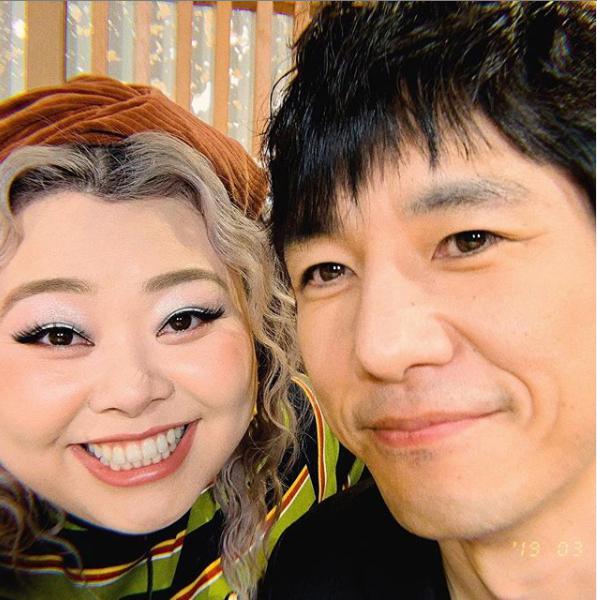渡辺直美と西島秀俊（画像は『渡辺直美　2019年3月15日付Instagram「今日は夫と一緒です ＃帰れま10」』のスクリーンショット）