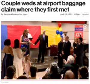 【海外発！Breaking News】「思い出の場所で」空港の手荷物受取所で結婚式を挙げたカップル（米）