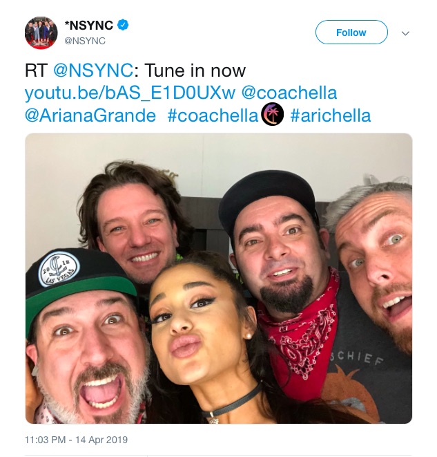 噂通り「イン・シンク」とのコラボを披露したアリアナ・グランデ（画像は『*NSYNC　2019年4月14日付Twitter「RT ＠NSYNC: Tune in now」』のスクリーンショット）