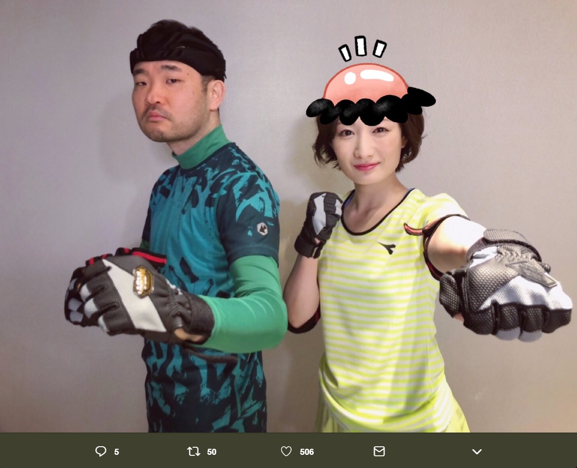 今野浩喜と武田梨奈（画像は『Rina Takeda（武田梨奈）　2019年4月2日付Twitter「目利き王決定戦 ミラーツインズ優勝しました」』のスクリーンショット）
