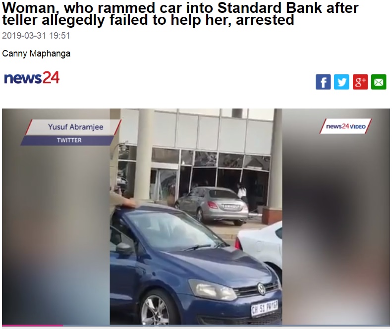 待たされた怒りで銀行に車ごと突っ込む（画像は『News24　2019年3月31日付「Woman, who rammed car into Standard Bank after teller allegedly failed to help her, arrested」』のスクリーンショット）