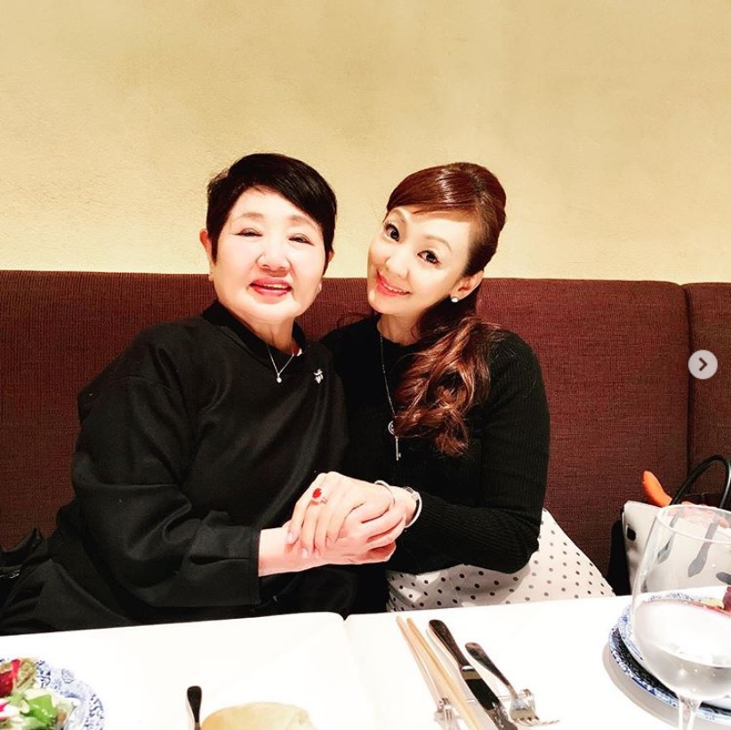 16～17年ぶりに食事をともにした泉ピン子と神田うの（画像は『Uno Kanda　2019年4月8日付Instagram「ピン子ママ とお食事しました」』のスクリーンショット）