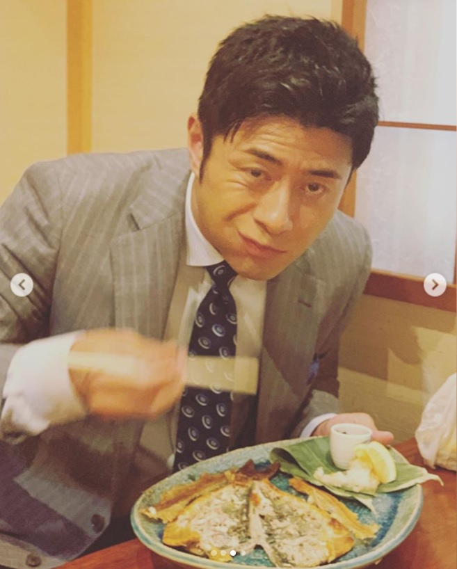 「なんだかオッサン」と言われてしまった榎並大二郎アナの1枚（画像は『小澤陽子（フジテレビアナウンサー）　2019年5月20日付Instagram「榎並アナ、インスタはじめました。の巻」』のスクリーンショット）