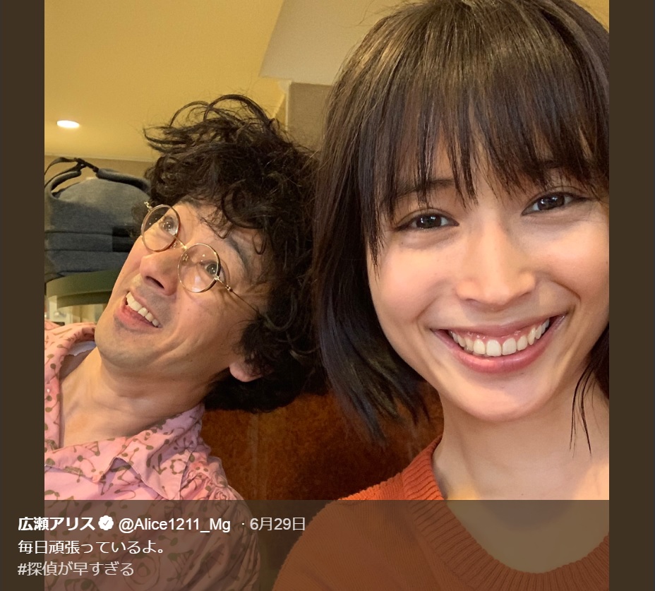 滝藤賢一と広瀬アリス（画像は『広瀬アリス　2019年6月29日付Twitter「毎日頑張っているよ。」』のスクリーンショット）