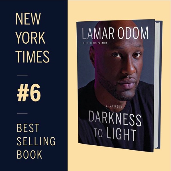 ラマー・オドムの自著『DARKNESS TO LIGHT』（画像は『Lamar Odom　2019年6月14日付Instagram「Wow don’t know where to begin.」』のスクリーンショット）