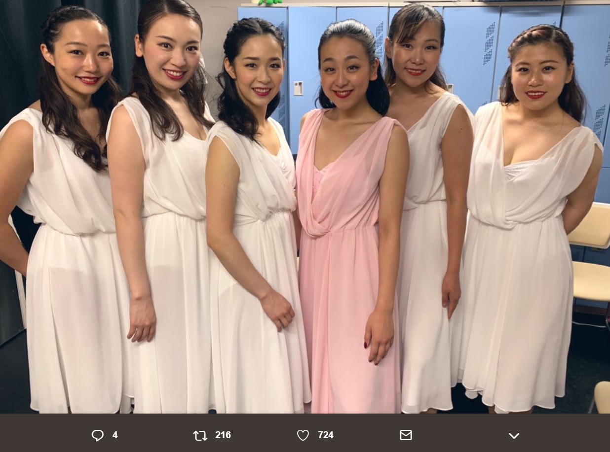 『浅田真央サンクスツアー』での衣装　ピンクが浅田真央、左から2人目が林渚（画像は『林渚 Nagisa HAYASHI　2019年6月23日付Twitter「新潟公演ありがとうございました」』のスクリーンショット）