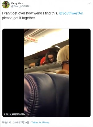 【海外発！Breaking News】荷物棚から乗客を迎えるCA　「束の間の楽しい時間を」と米航空会社