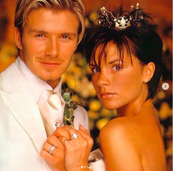 1999年7月4日に結婚したデヴィッド＆ヴィクトリア（画像は『David Beckham　2019年7月4日付Instagram「WOW 20 years , look what we created」』のスクリーンショット）